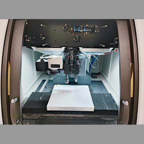 厚板ガラスレーザー加工装置：写真2